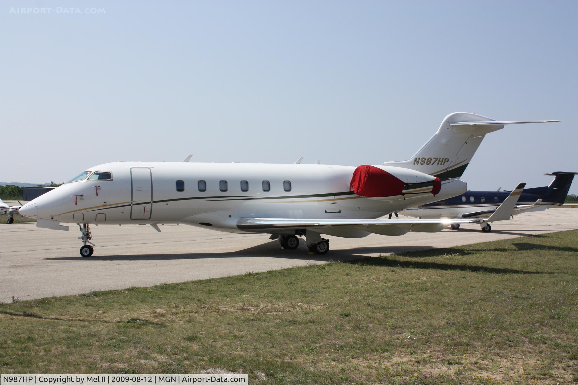 N987HP, 2005 Bombardier Challenger 300 (BD-100-1A10) C/N 20069, Parked