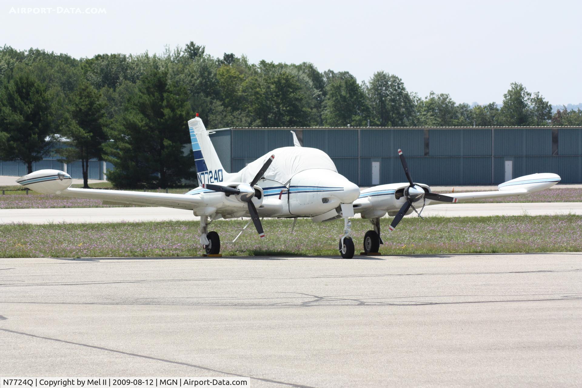 N7724Q, 1970 Cessna 310Q C/N 310Q0224, Parked