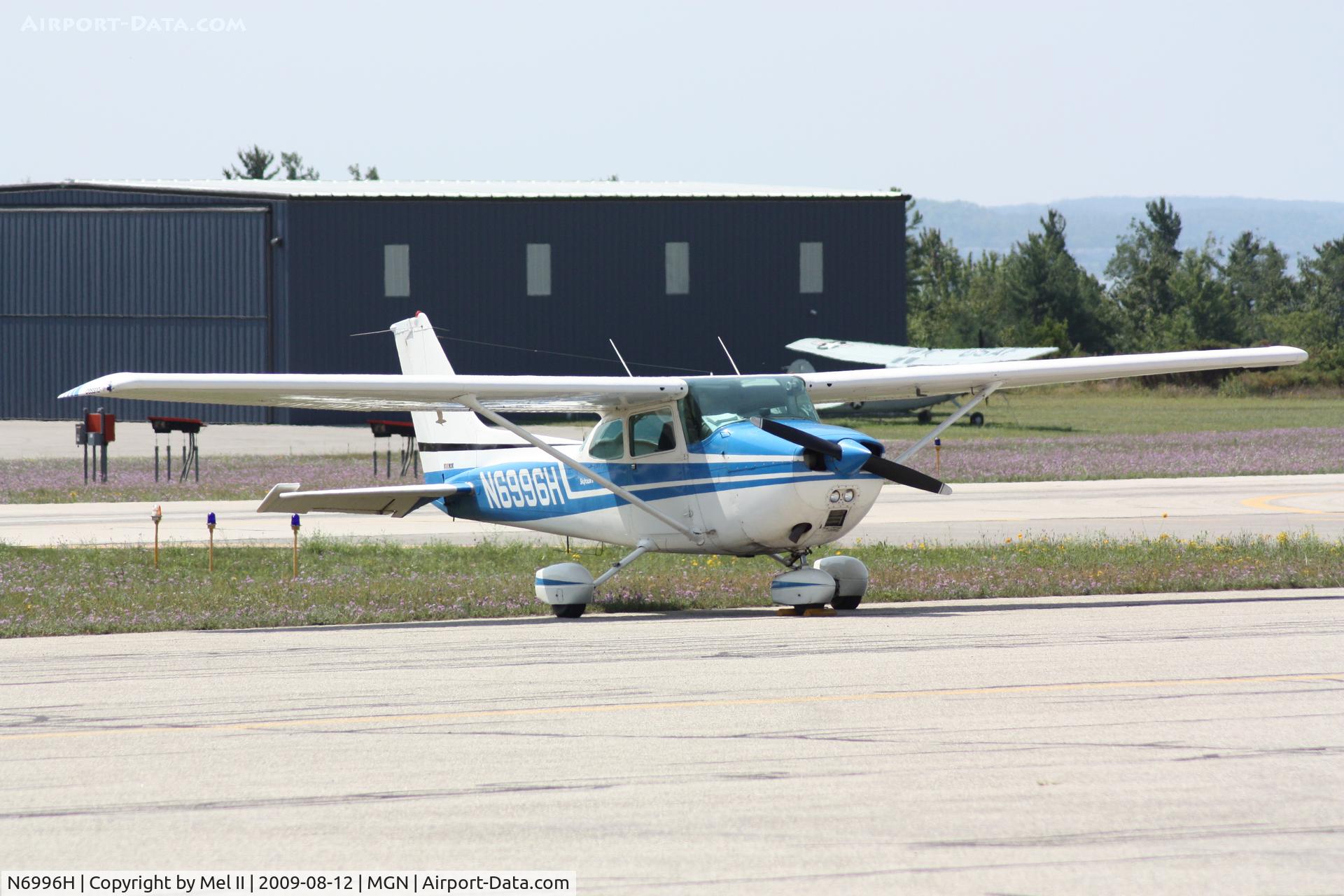 N6996H, 1975 Cessna 172M C/N 17265685, Parked