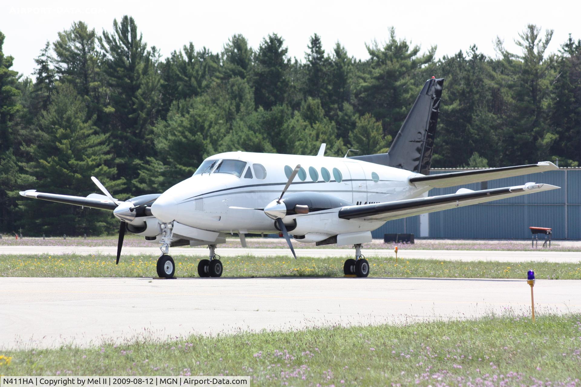N411HA, 1969 Beech 100 King Air C/N B-21, Parked
