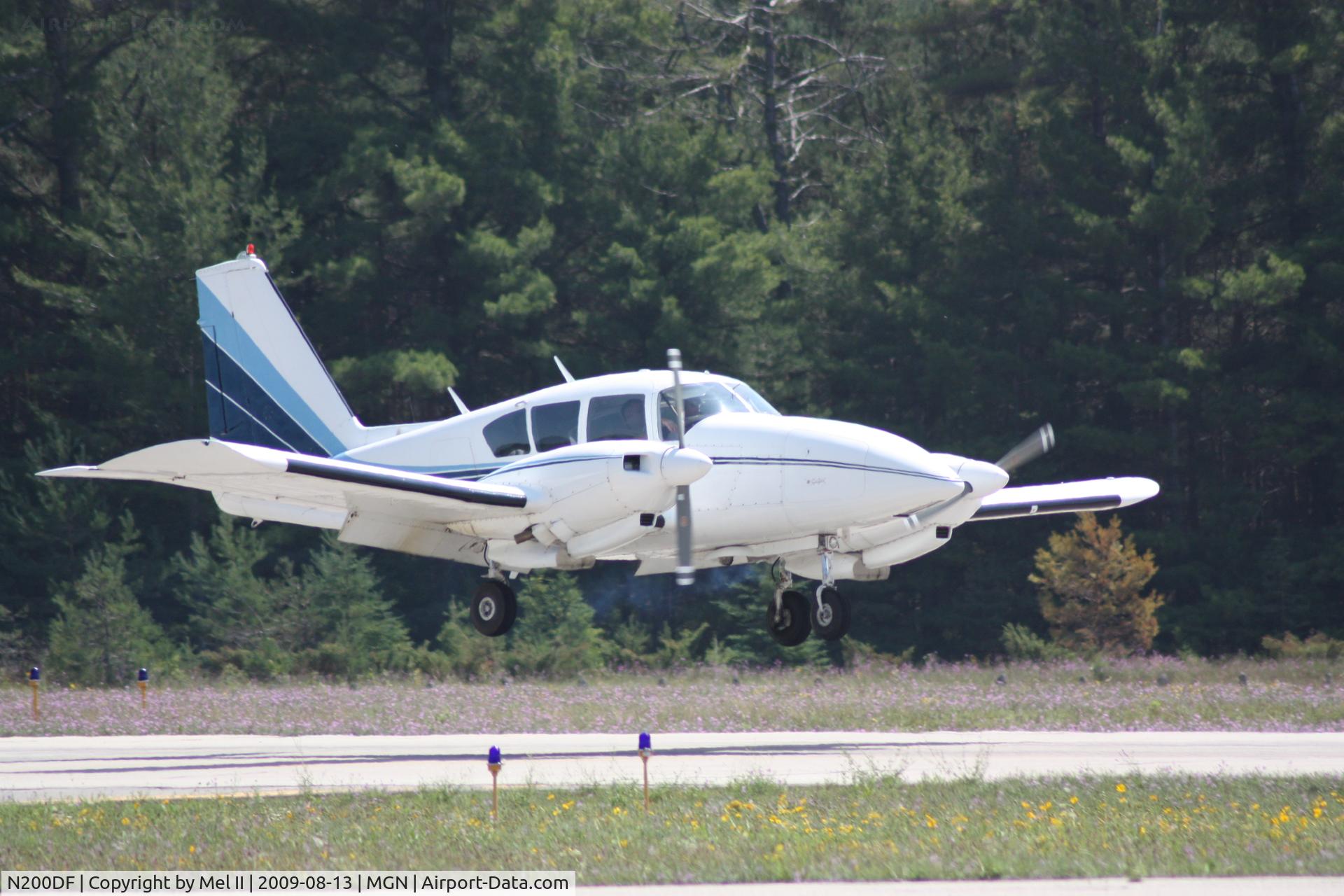 N200DF, 1968 Piper PA-23-250 C/N 27-4080, KSUS-KMGN - Landing RWY 28