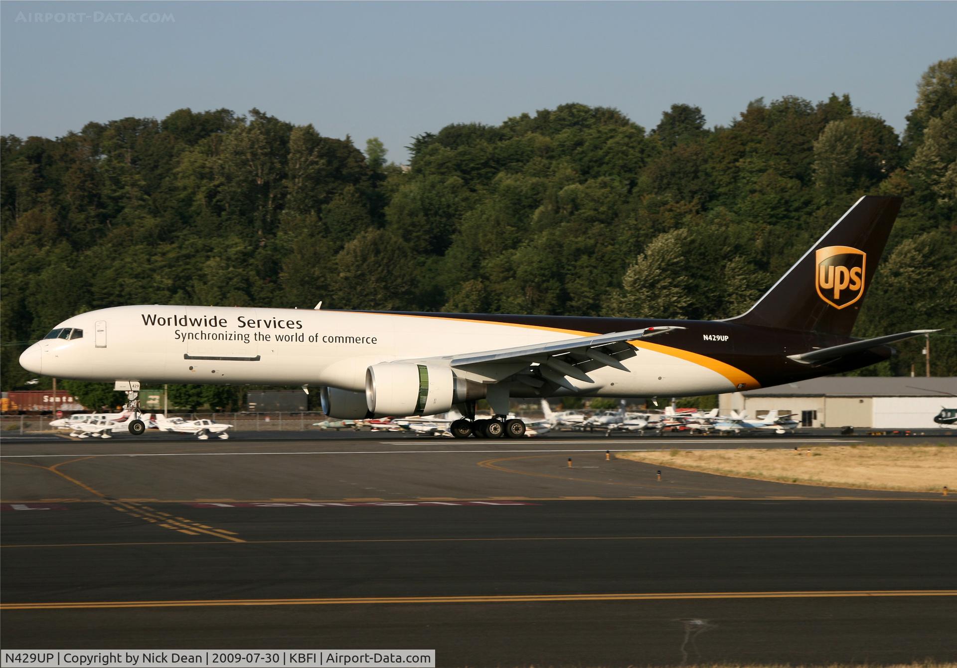 N429UP, 1992 Boeing 757-24APF C/N 25460, KBFI