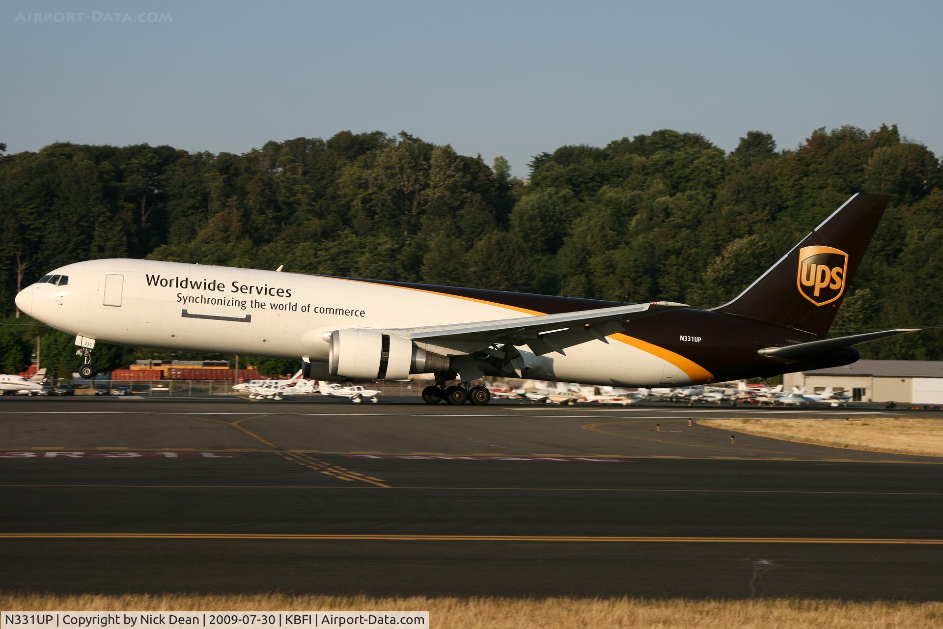 N331UP, 1999 Boeing 767-34AF C/N 27757, KBFI