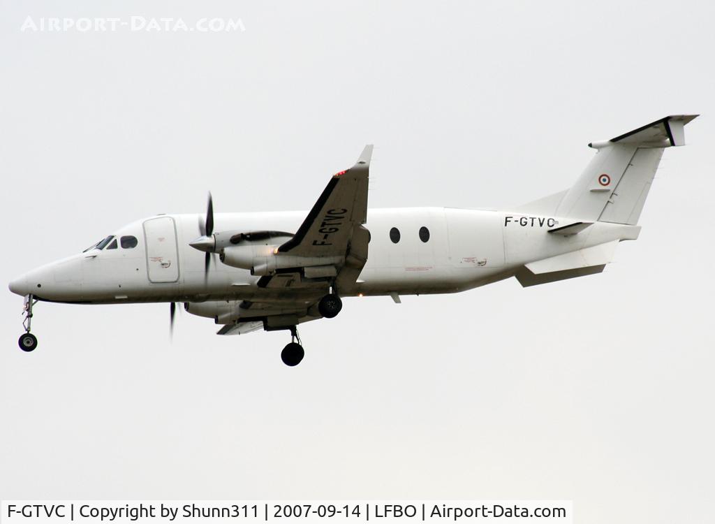 F-GTVC, 1998 Beech 1900D C/N UE-349, Landing rwy 32L