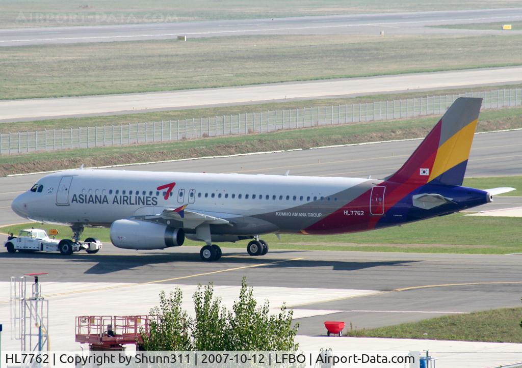 HL7762, 2007 Airbus A320-232 C/N 3244, Trackted to the Delivery area...