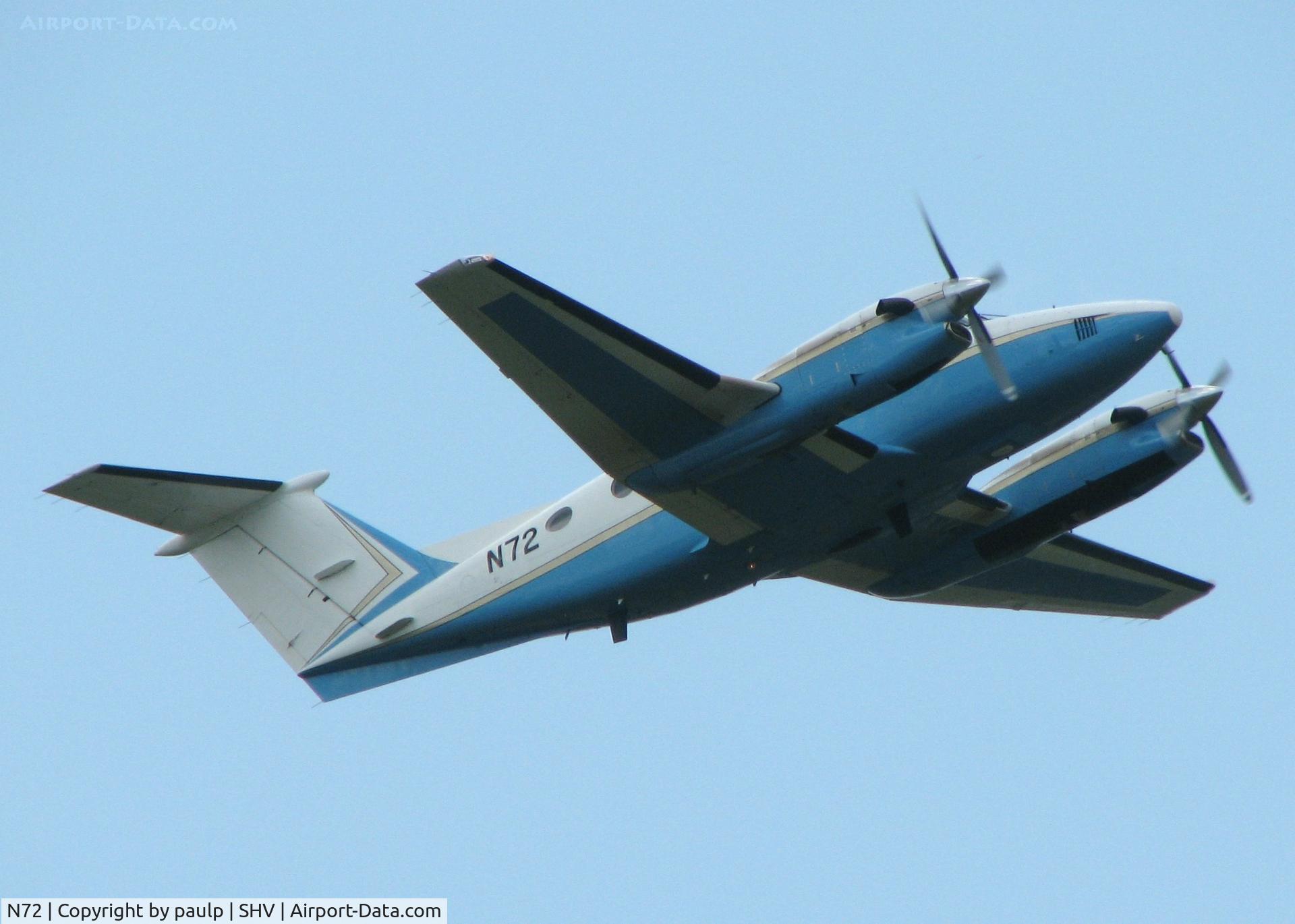 N72, 1988 Beech 300 Super King Air C/N FF-7, Off of runway 5 at the Shreveport Regional airport.