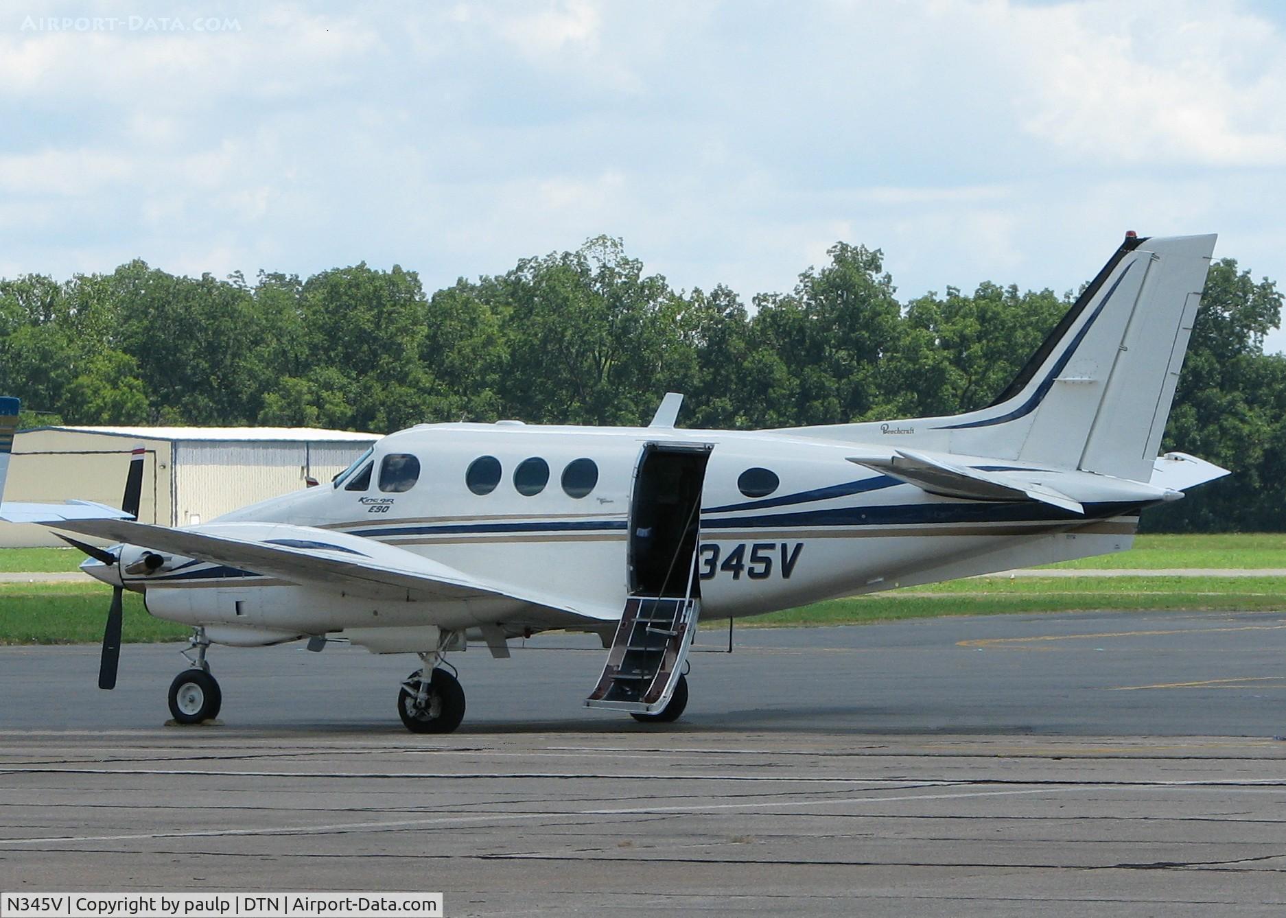 N345V, 1972 Beech E-90 King Air C/N LW-23, At Downtown Shreveport.
