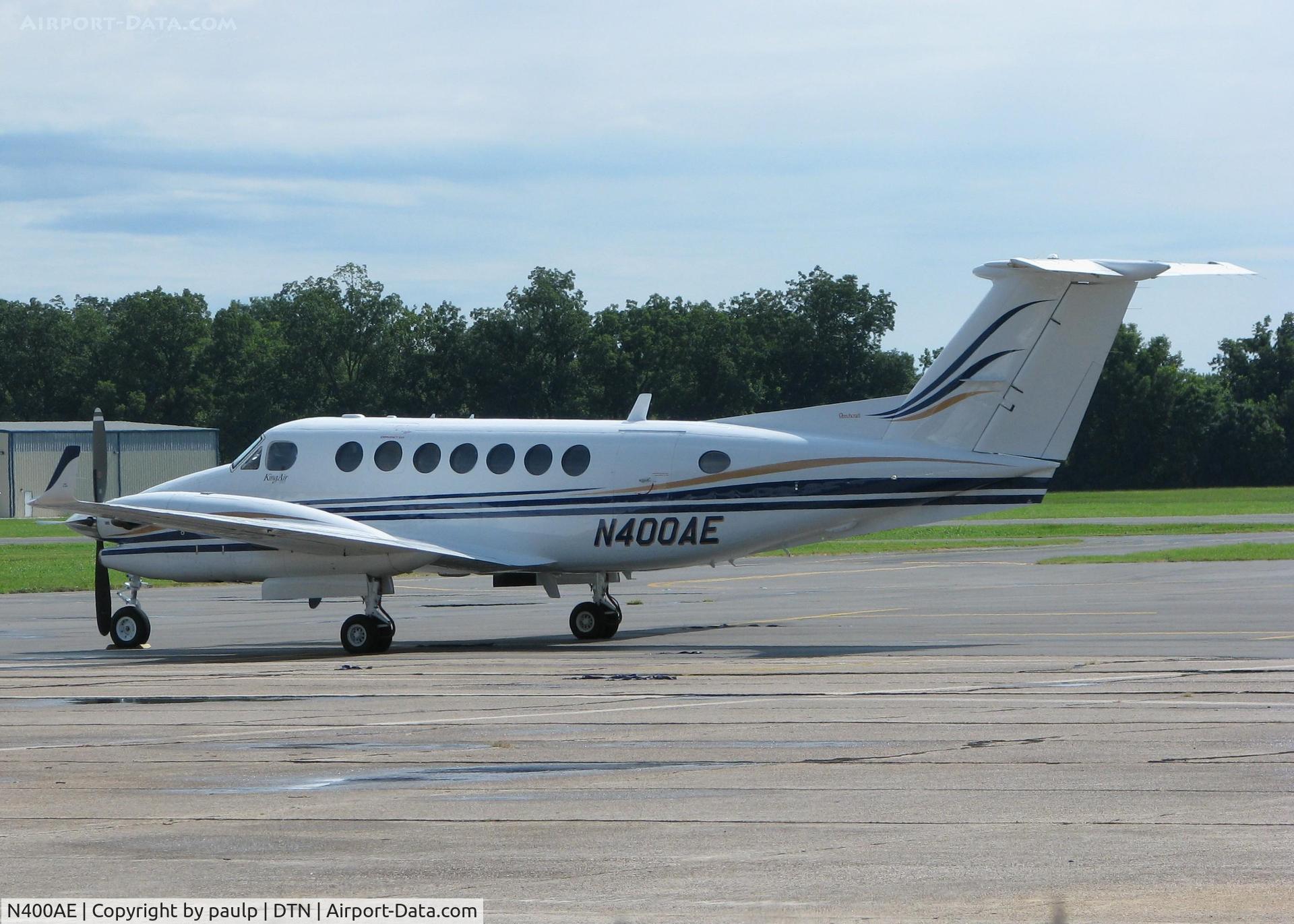 N400AE, 1990 Beech B300 King Air C/N FL-2, At Downtown Shreveport.