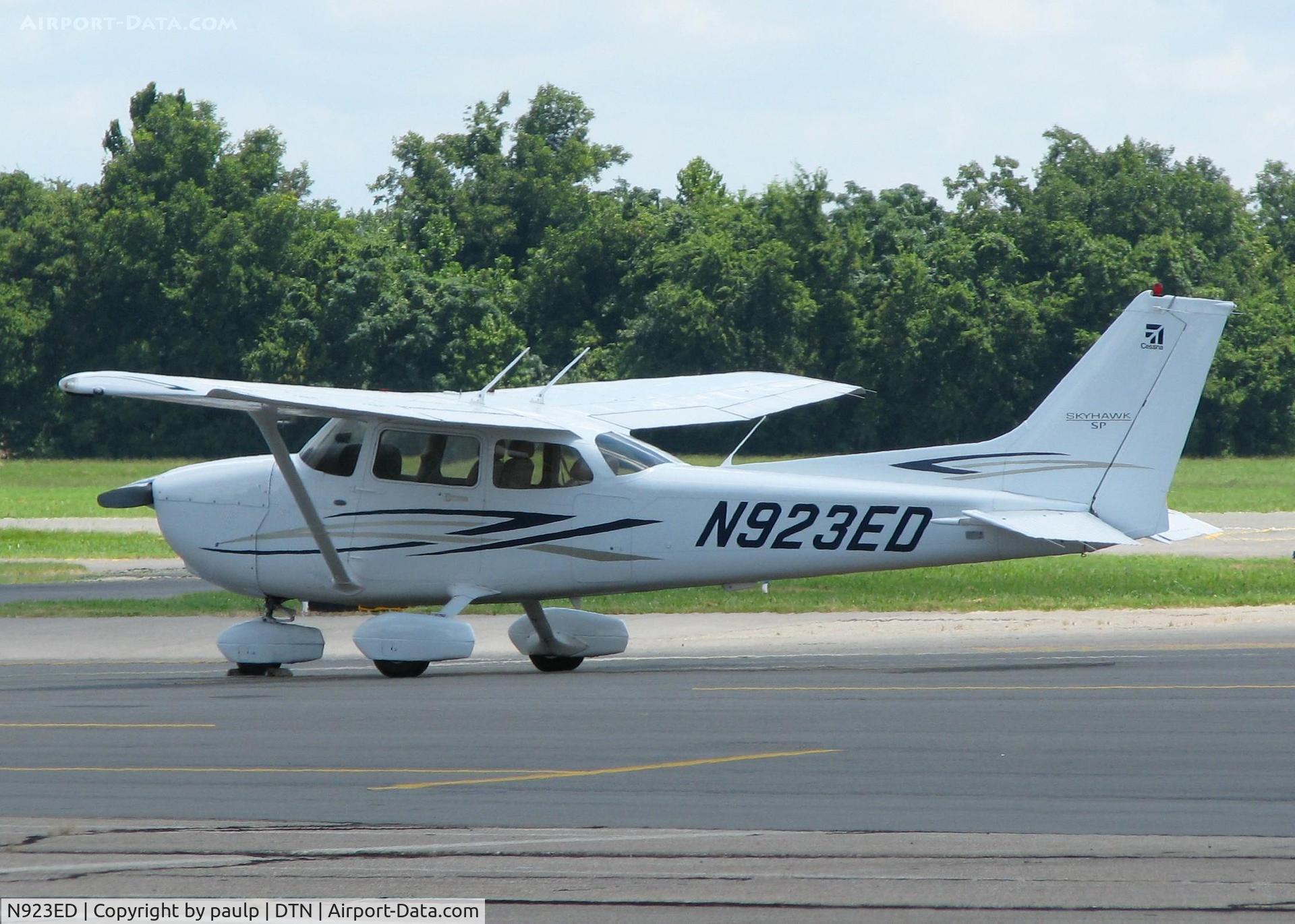 N923ED, 2007 Cessna 172S C/N 172S10624, At Downtown Shreveport.