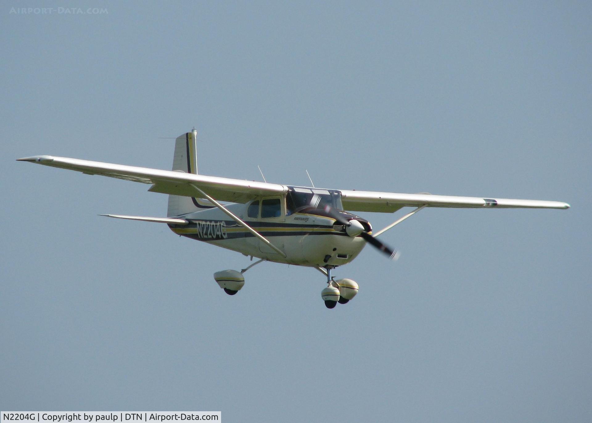 N2204G, Cessna 182A Skylane C/N 51504, Landing at Downtown Shreveport.