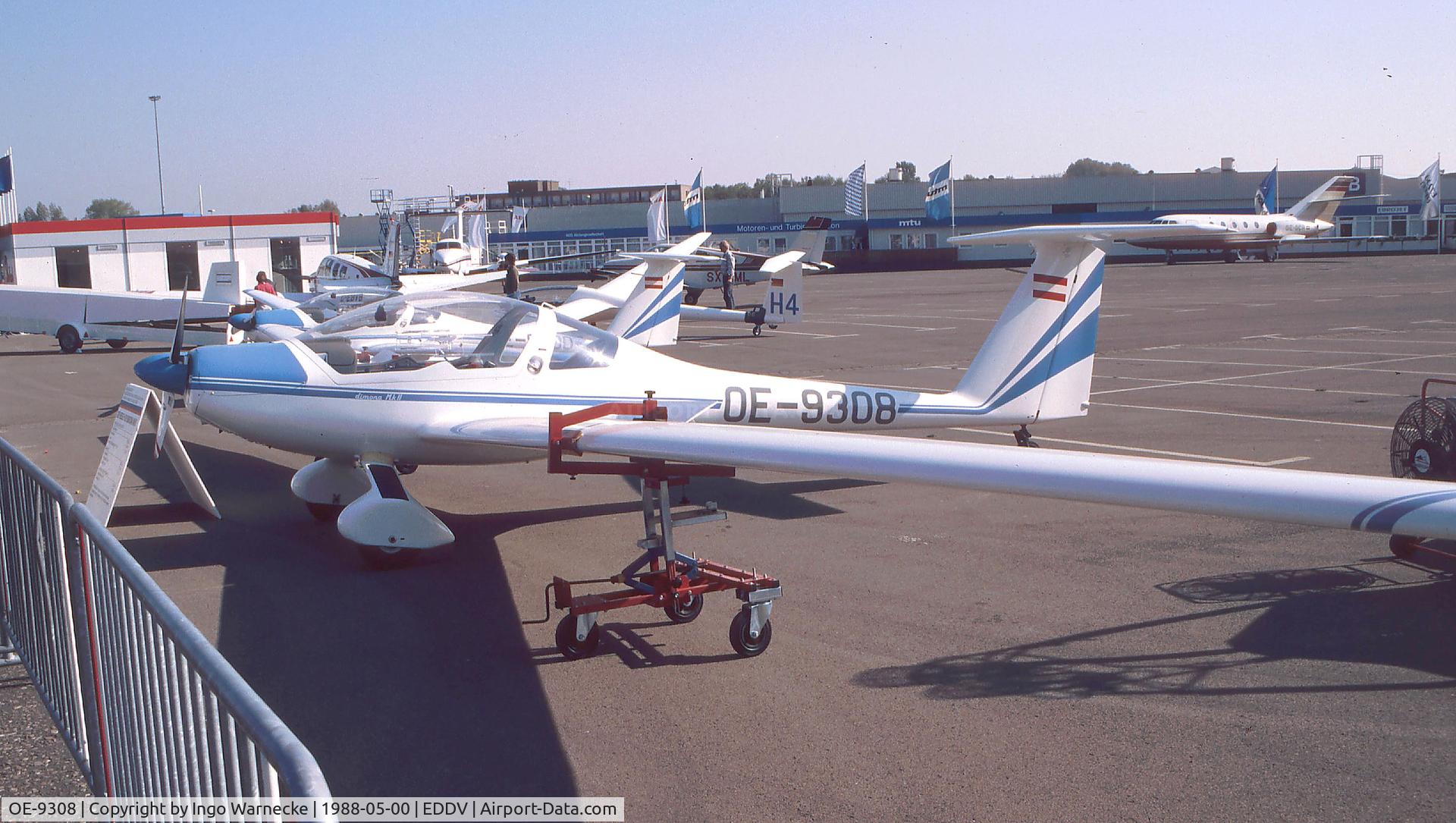 OE-9308, Hoffmann H-36 Dimona C/N 36.261, Hoffmann H-36 Dimona Mk II at the ILA 1988, Hannover