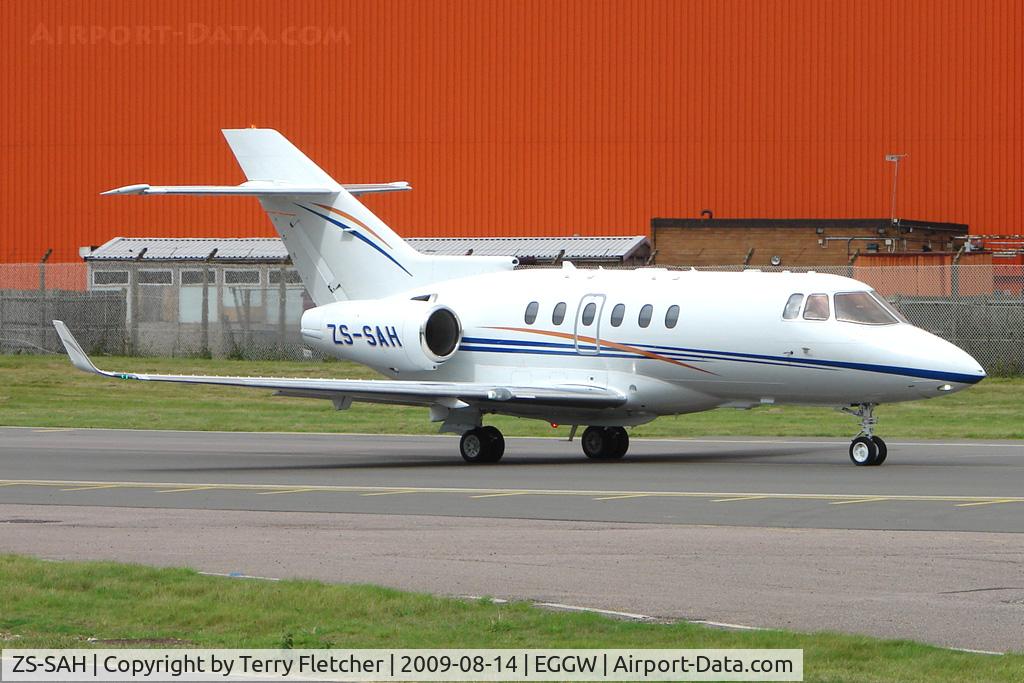 ZS-SAH, 2007 Hawker Beechcraft 900XP C/N HA-0026, South African Raytheon Hawker 900XP at Luton