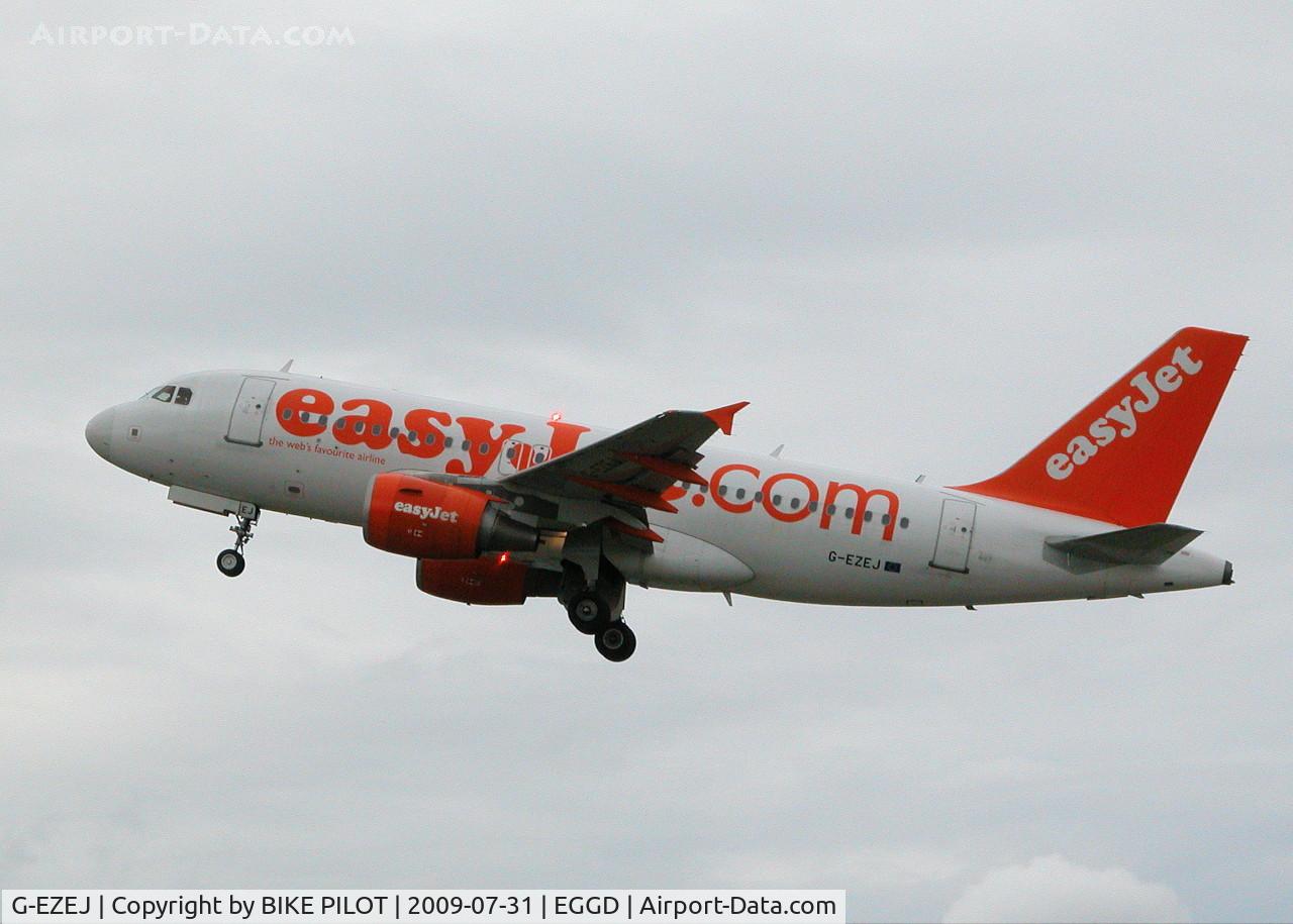 G-EZEJ, 2004 Airbus A319-111 C/N 2214, ECHO JULIET DEPARTING RWY 27