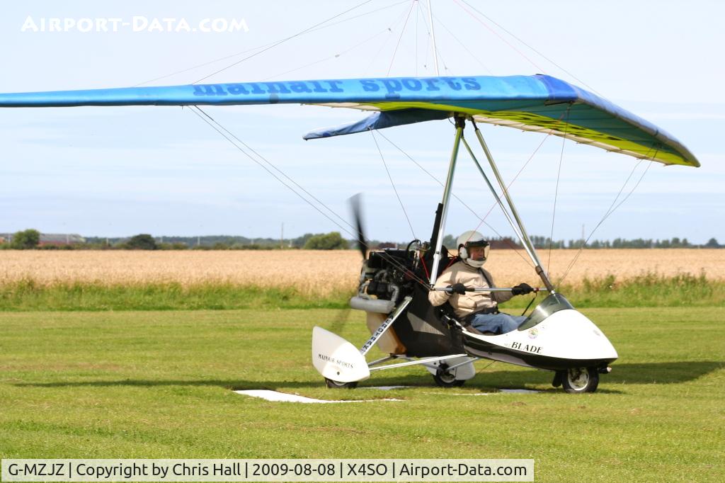 G-MZJZ, 1997 Mainair Blade 912 C/N 1121-0597-7-W924, Ince Blundell Micro light flyin