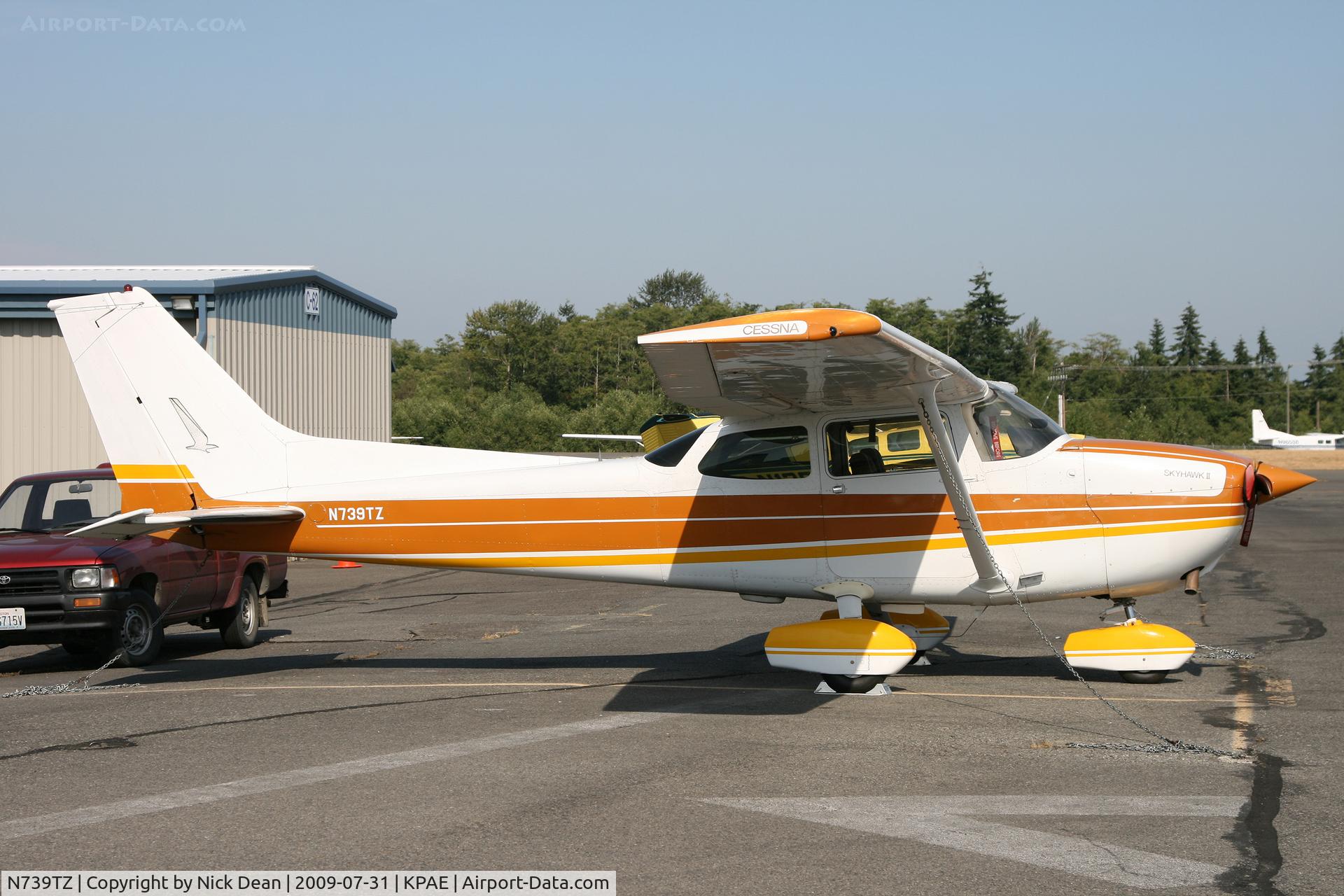 N739TZ, 1978 Cessna 172N C/N 17270805, KPAE
