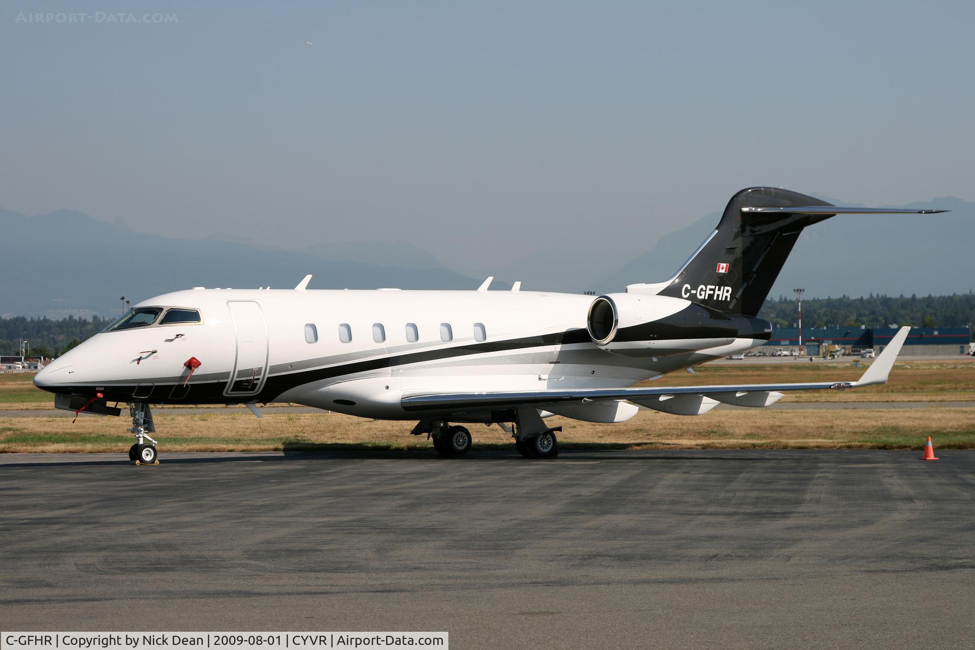 C-GFHR, 2003 Bombardier Challenger 300 (BD-100-1A10) C/N 20016, CYVR