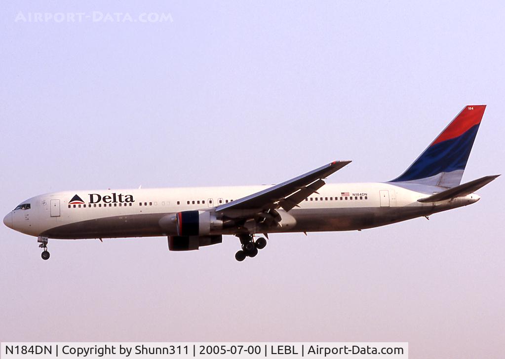 N184DN, 1993 Boeing 767-332 C/N 27111, Landing rwy 25