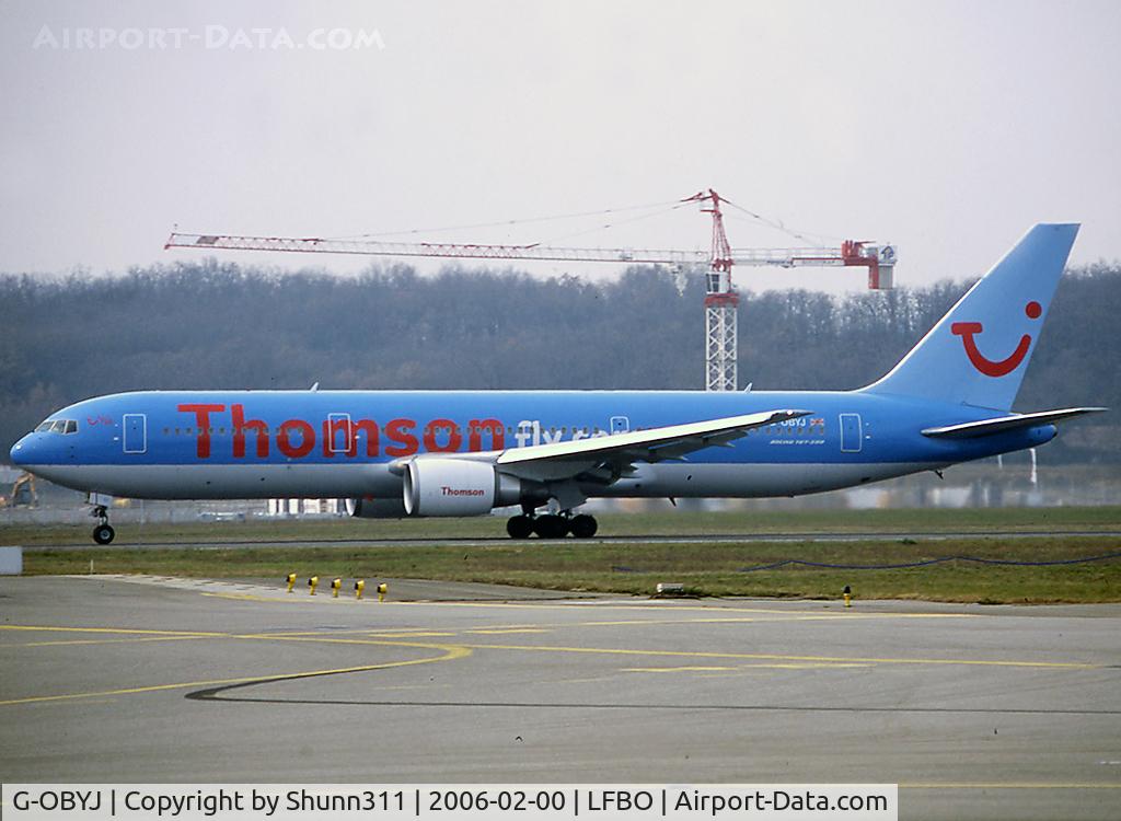 G-OBYJ, 2000 Boeing 767-304 C/N 29384, Landing rwy 14R