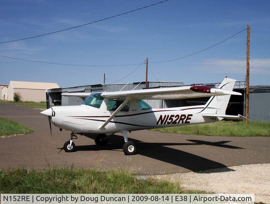 N152RE, 1980 Cessna 152 C/N 15284555, Paint scheme is a Maule design. Pilot's personal symbol on the tail.
