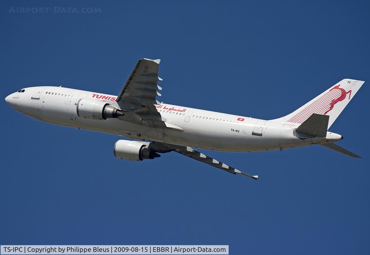 TS-IPC, 1988 Airbus A300B4-605R C/N 505, Unexpected (heavy) guest taking off from rwy 25R.