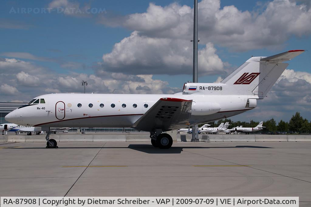 RA-87908, Yakovlev Yak-40 C/N 9721354, Aero Limuzin Yakovlev 40
