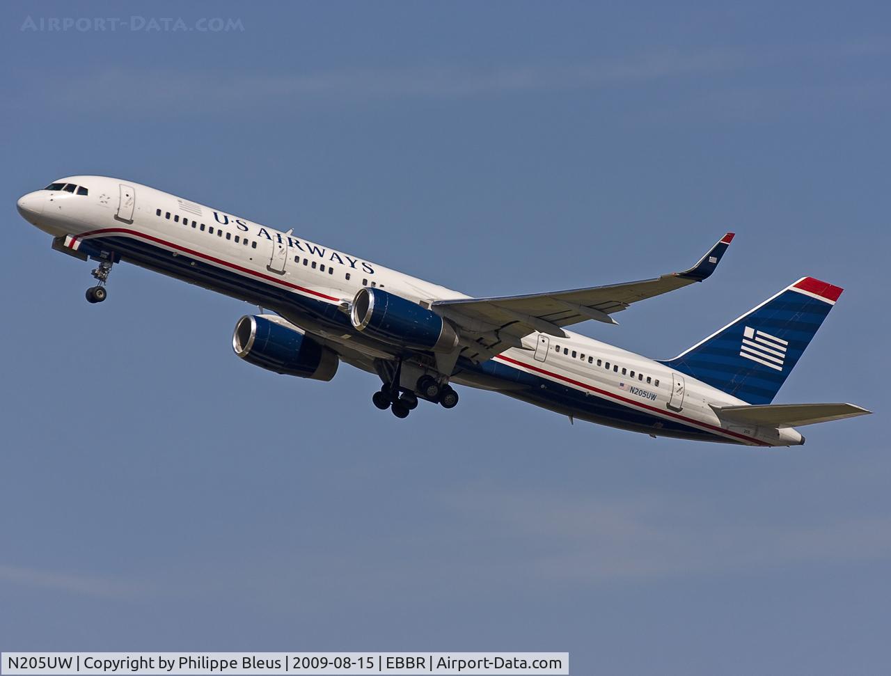 N205UW, 2000 Boeing 757-23N C/N 30887, Leaving rwy 25R for Philadelphia as flight US751.