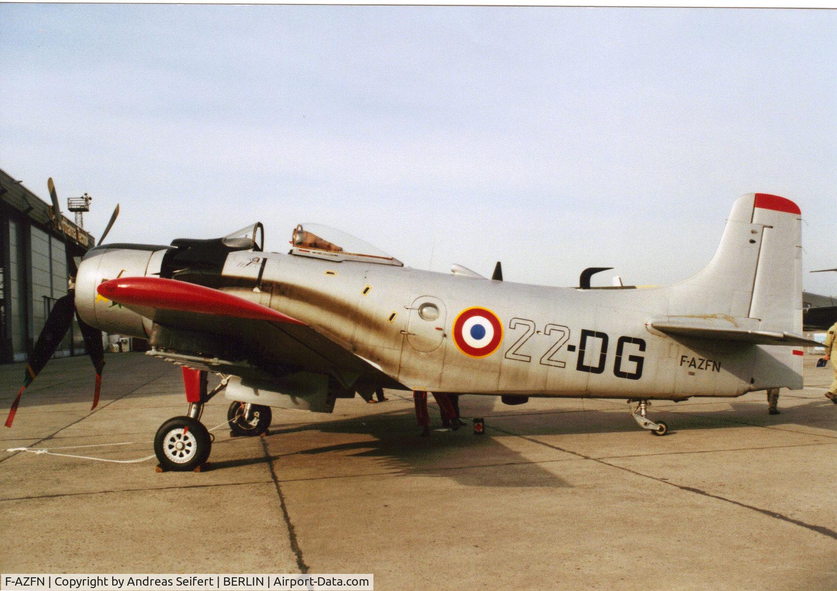 F-AZFN, Douglas AD-4N Skyraider C/N 7609, Berlin ILA 2002