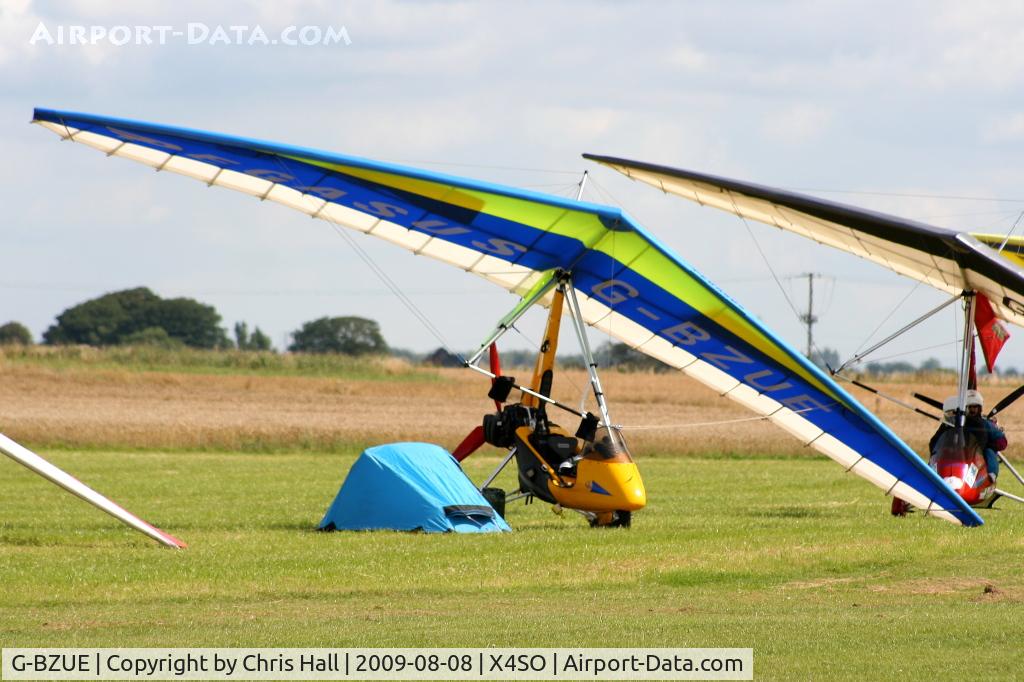 G-BZUE, 2001 Pegasus Quantum 15 C/N 7800, Ince Blundell Micro light flyin