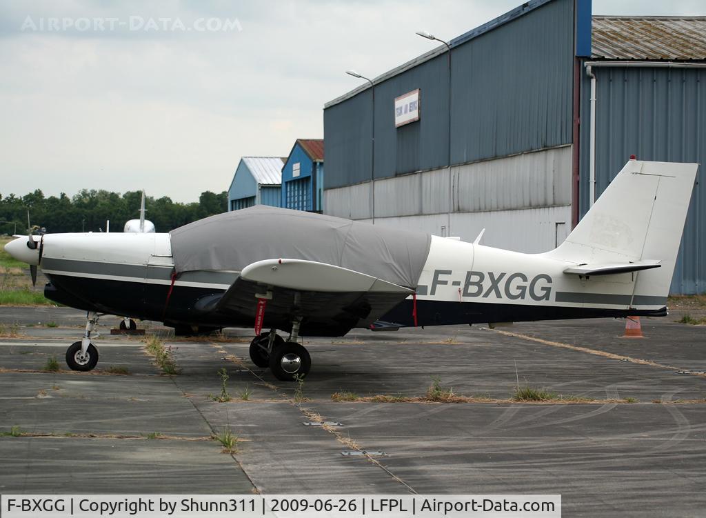 F-BXGG, Robin HR-100-250TR President C/N 516, Parked...