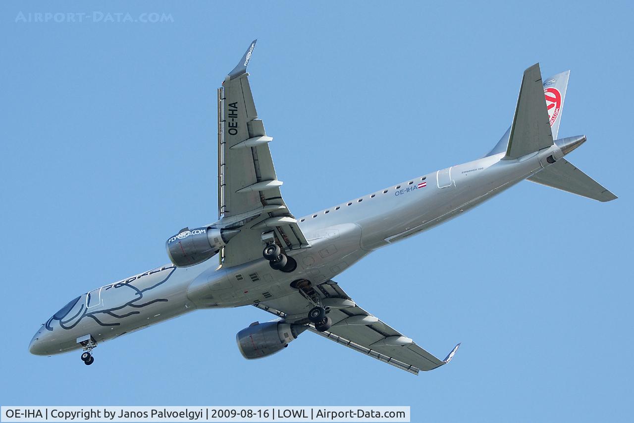 OE-IHA, 2009 Embraer 190LR (ERJ-190-100LR) C/N 19000285, Niki Embraer ERJ-190-100LR 190LR final approach in LNZ