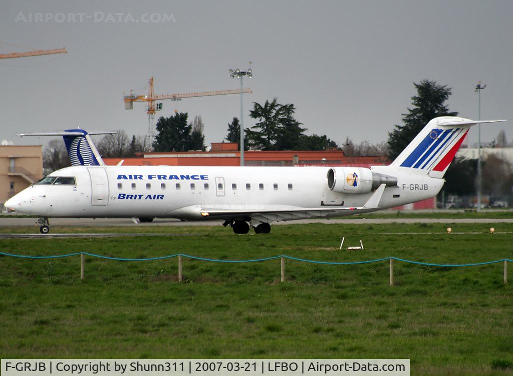 F-GRJB, 1995 Canadair CRJ-100ER (CL-600-2B19) C/N 7076, Lining up rwy 32R for departure...