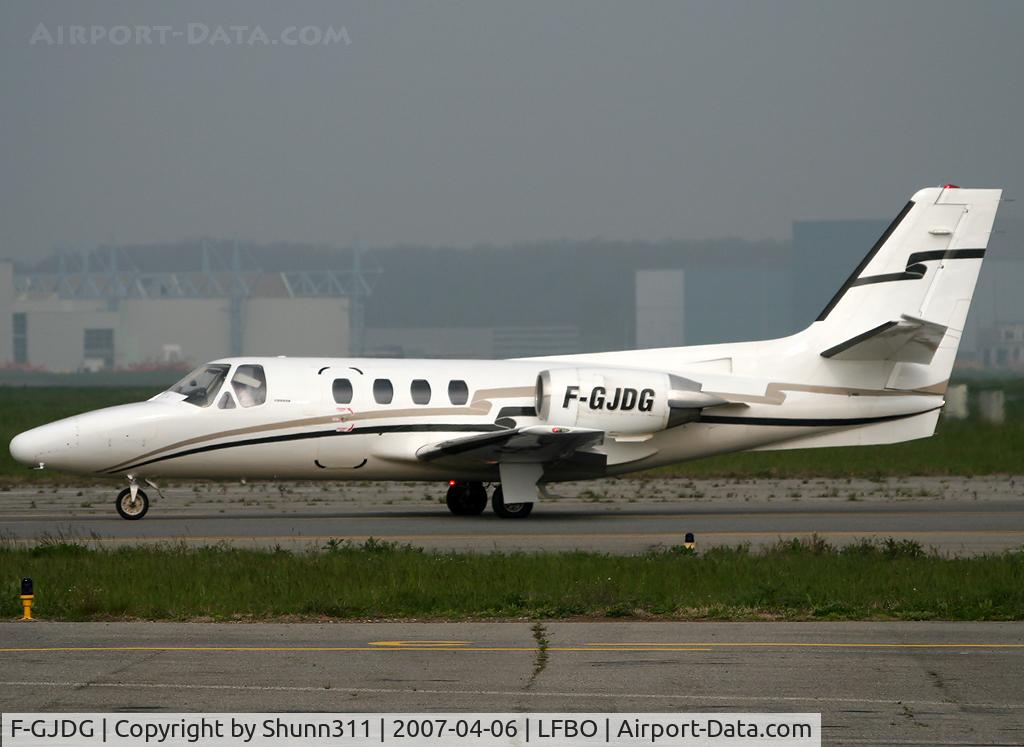 F-GJDG, 1976 Cessna 500 Citation C/N 500-0312, Taxiing holding point rwy 32R for departure...