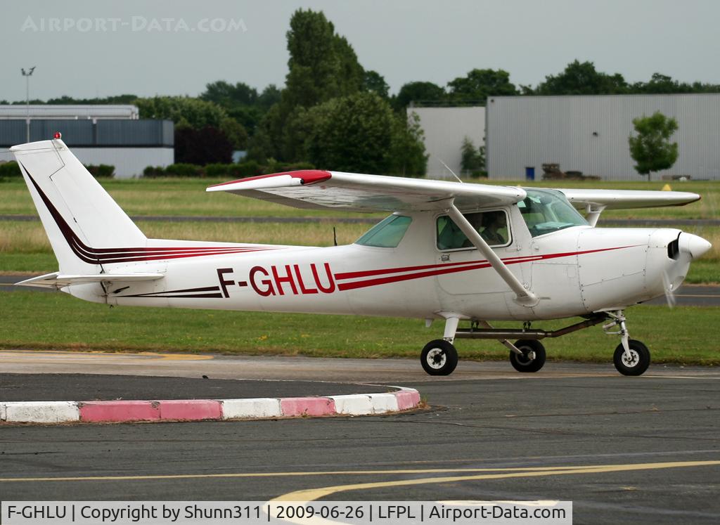 F-GHLU, Reims F152 C/N 152-80860, Ready for departure after refuelling...