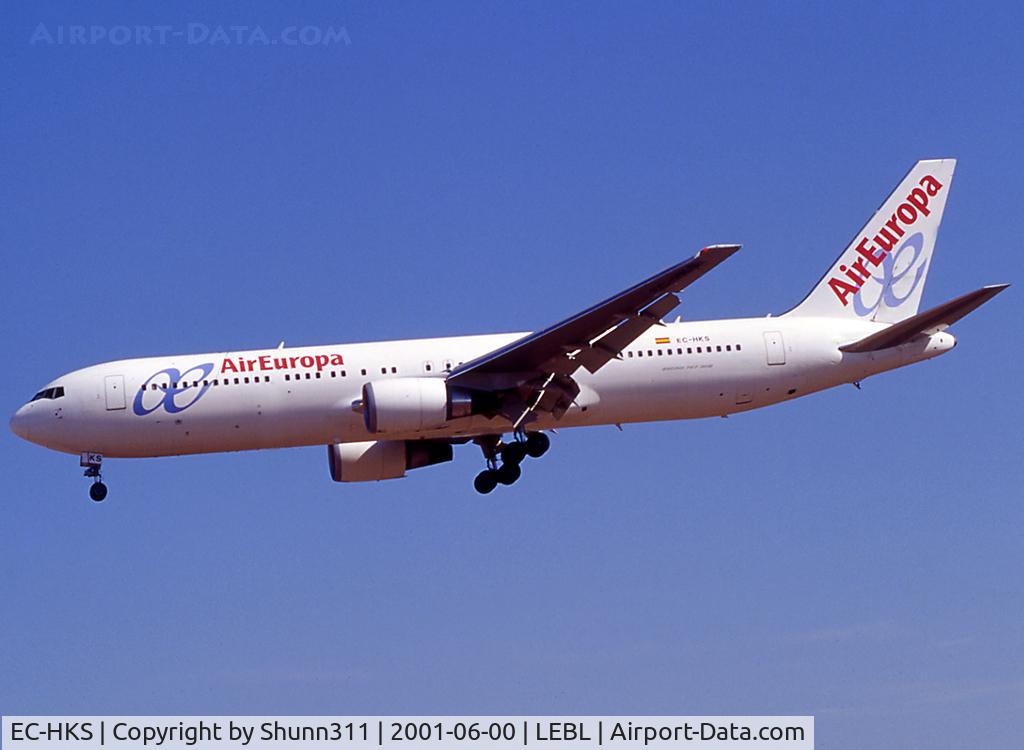 EC-HKS, 2000 Boeing 767-3Q8ER C/N 27686, Landing rwy 25