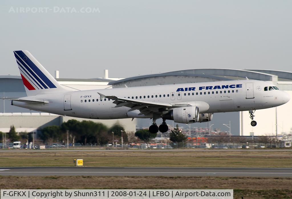 F-GFKX, 1991 Airbus A320-211 C/N 0228, Landing rwy 14R