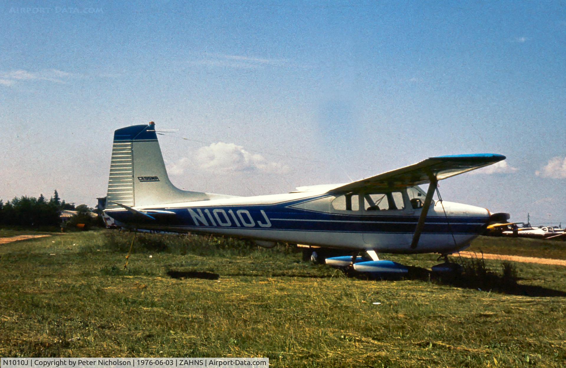 N1010J, 1959 Cessna 182A Skylane C/N 34483, This Skylane was resident at Zahns Airport at Amityville, Long Island in the Summer of 1976. The airport closed in 1980.