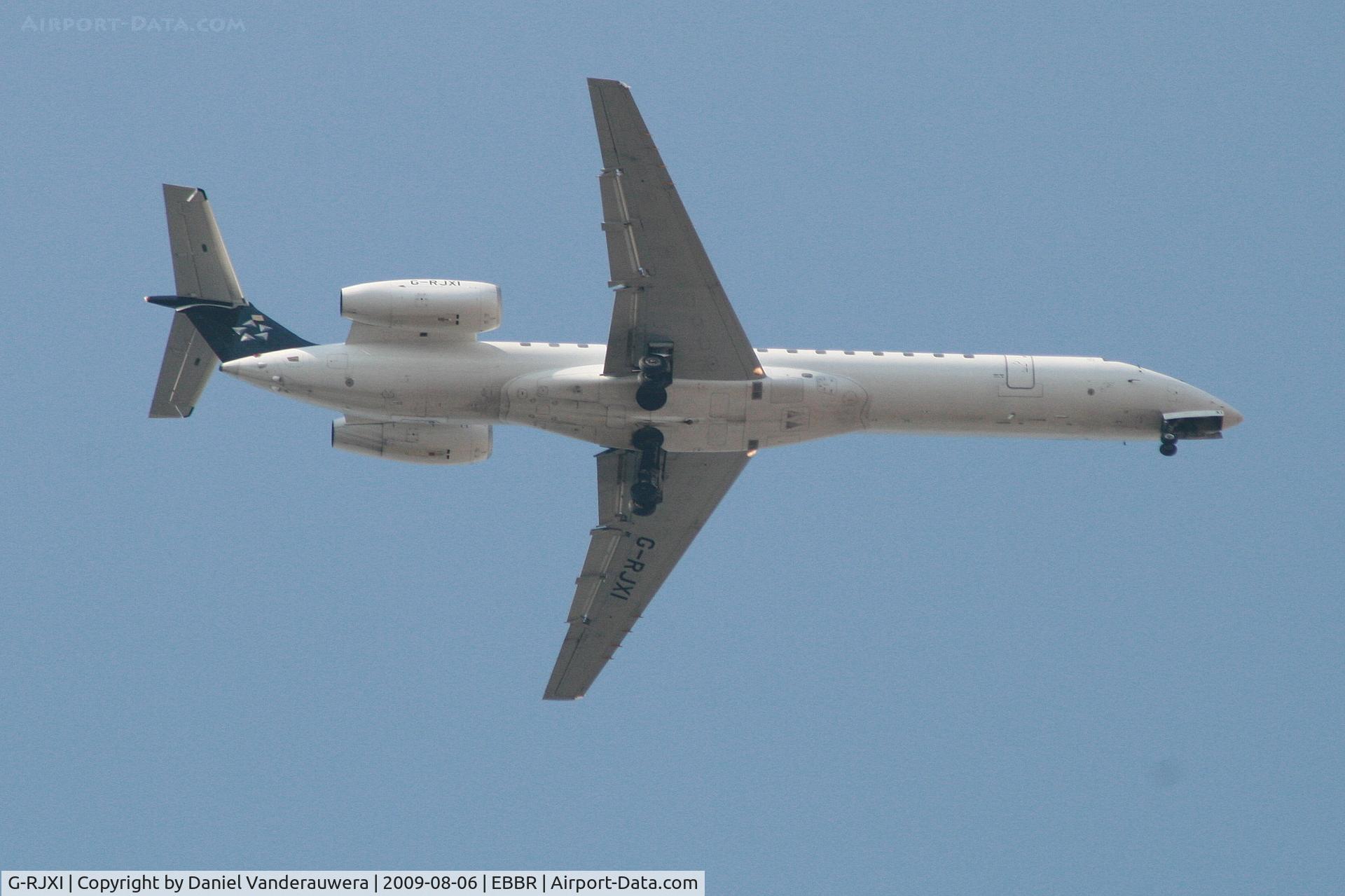 G-RJXI, 2001 Embraer EMB-145EP (ERJ-145EP) C/N 145454, Approach to rwy 07L/R