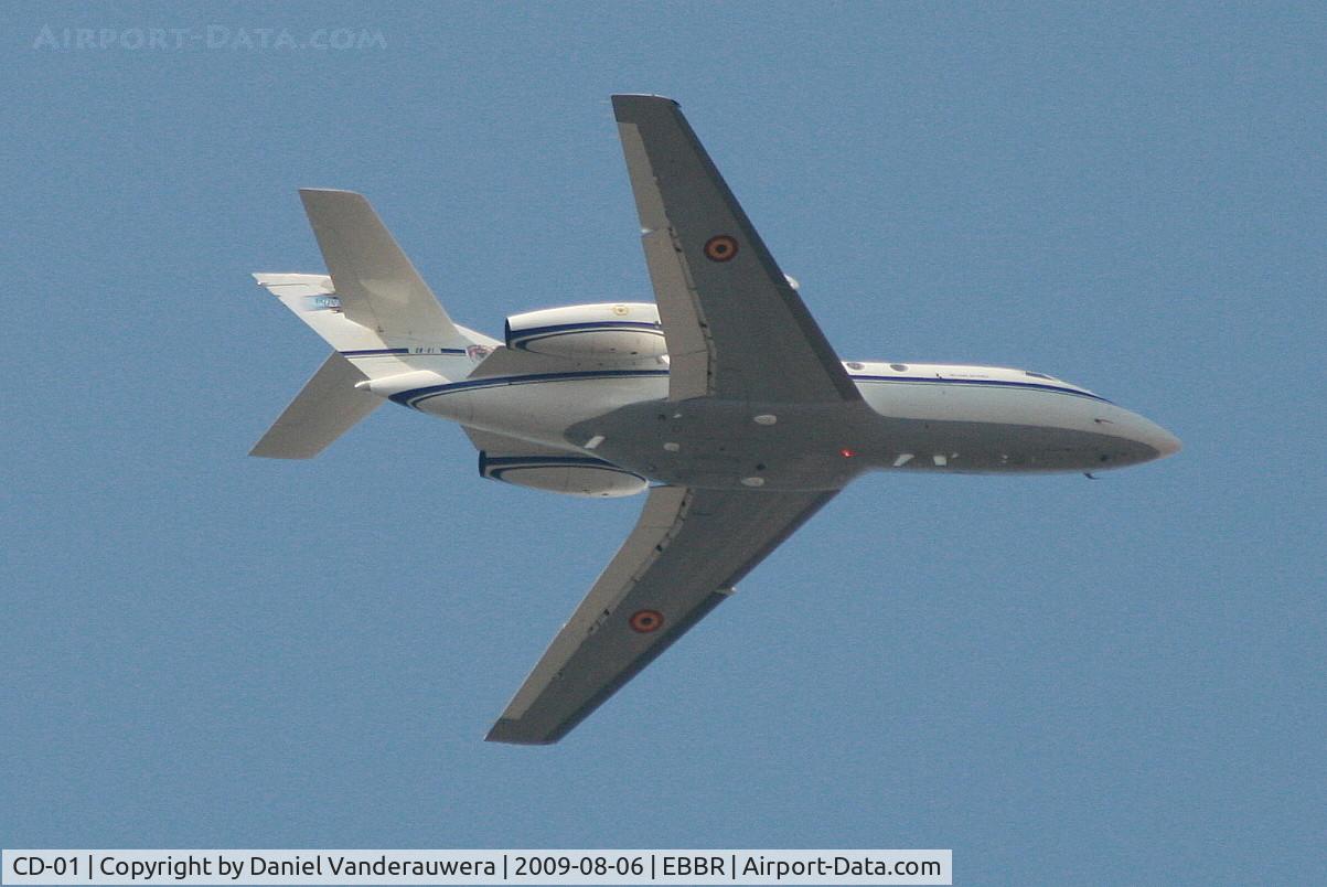 CD-01, 1991 Dassault Falcon 900B C/N 109, Approach to rwy 07L