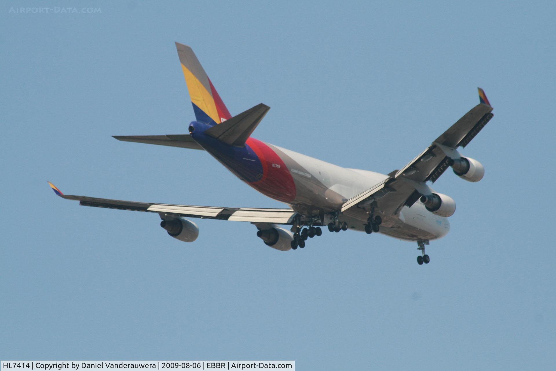 HL7414, 1991 Boeing 747-48EM(BDSF) C/N 25452, Approach to rwy 07L