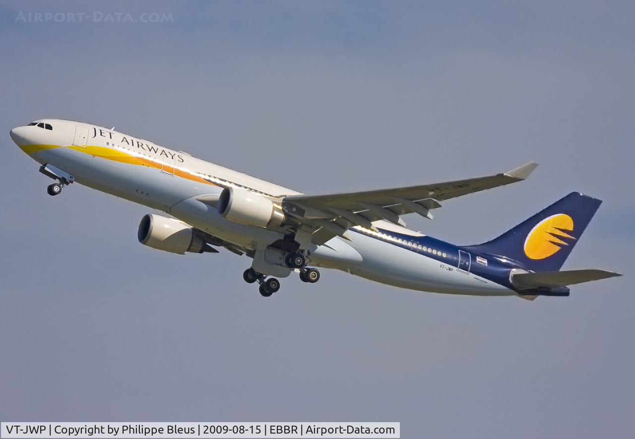 VT-JWP, 2008 Airbus A330-202 C/N 947, Ascending from rwy 25R.