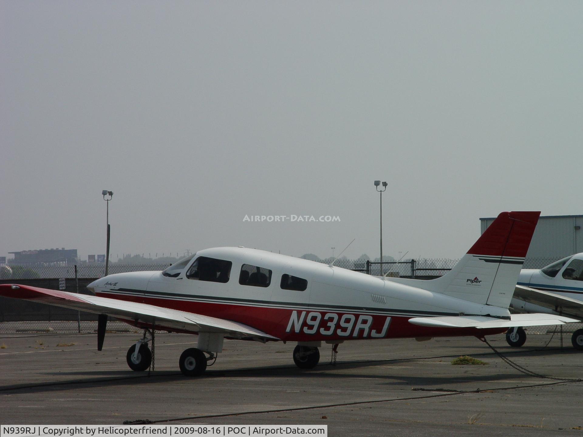 N939RJ, 1998 Piper PA-28-181 C/N 2843136, Parked at Brackett