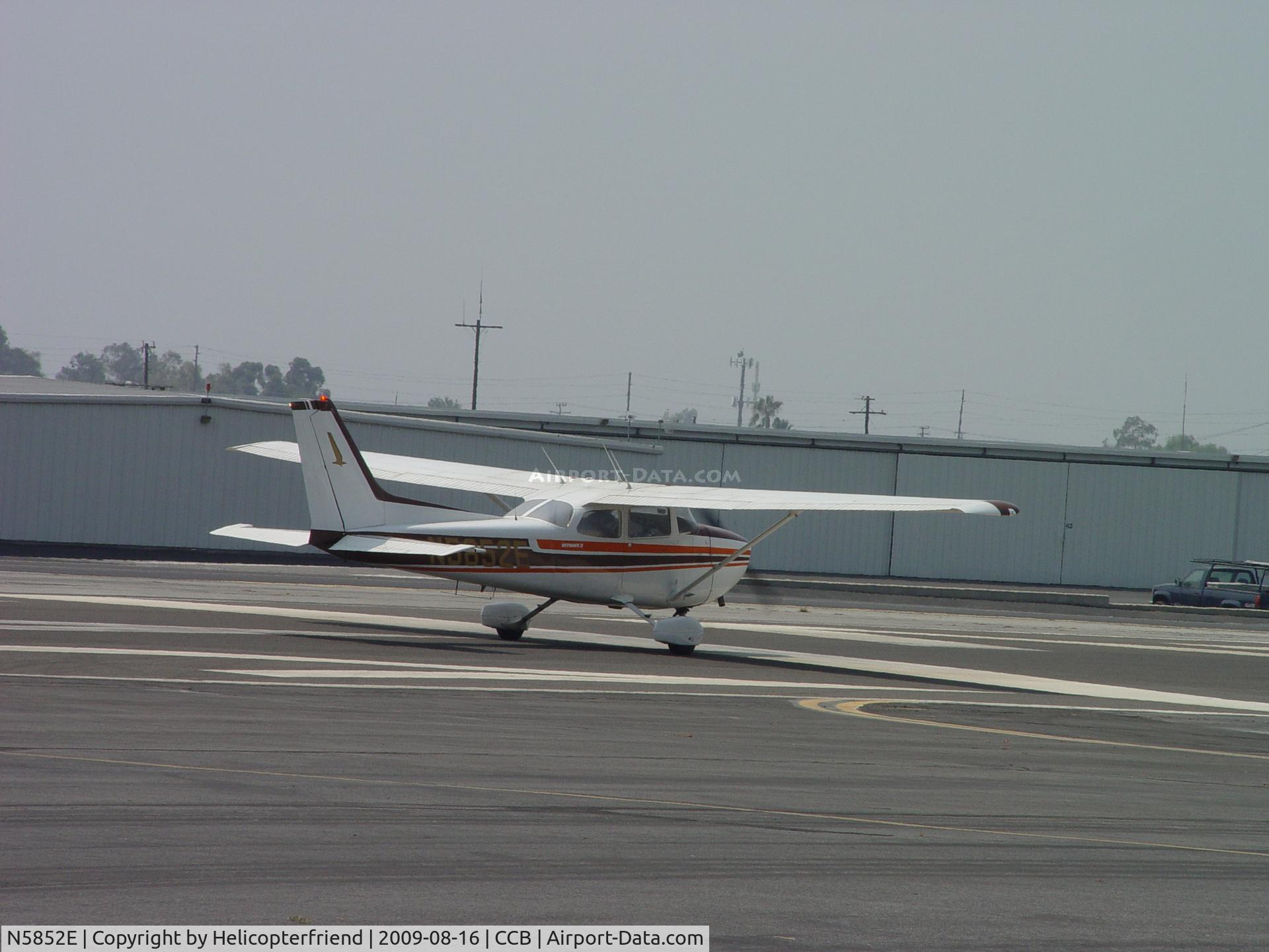 N5852E, 1978 Cessna 172N C/N 17271945, Taking off from Cable