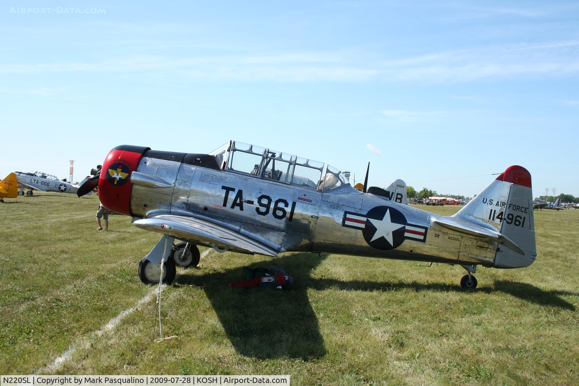 N220SL, 1951 North American T-6G Texan C/N 182-648, North American T-6G