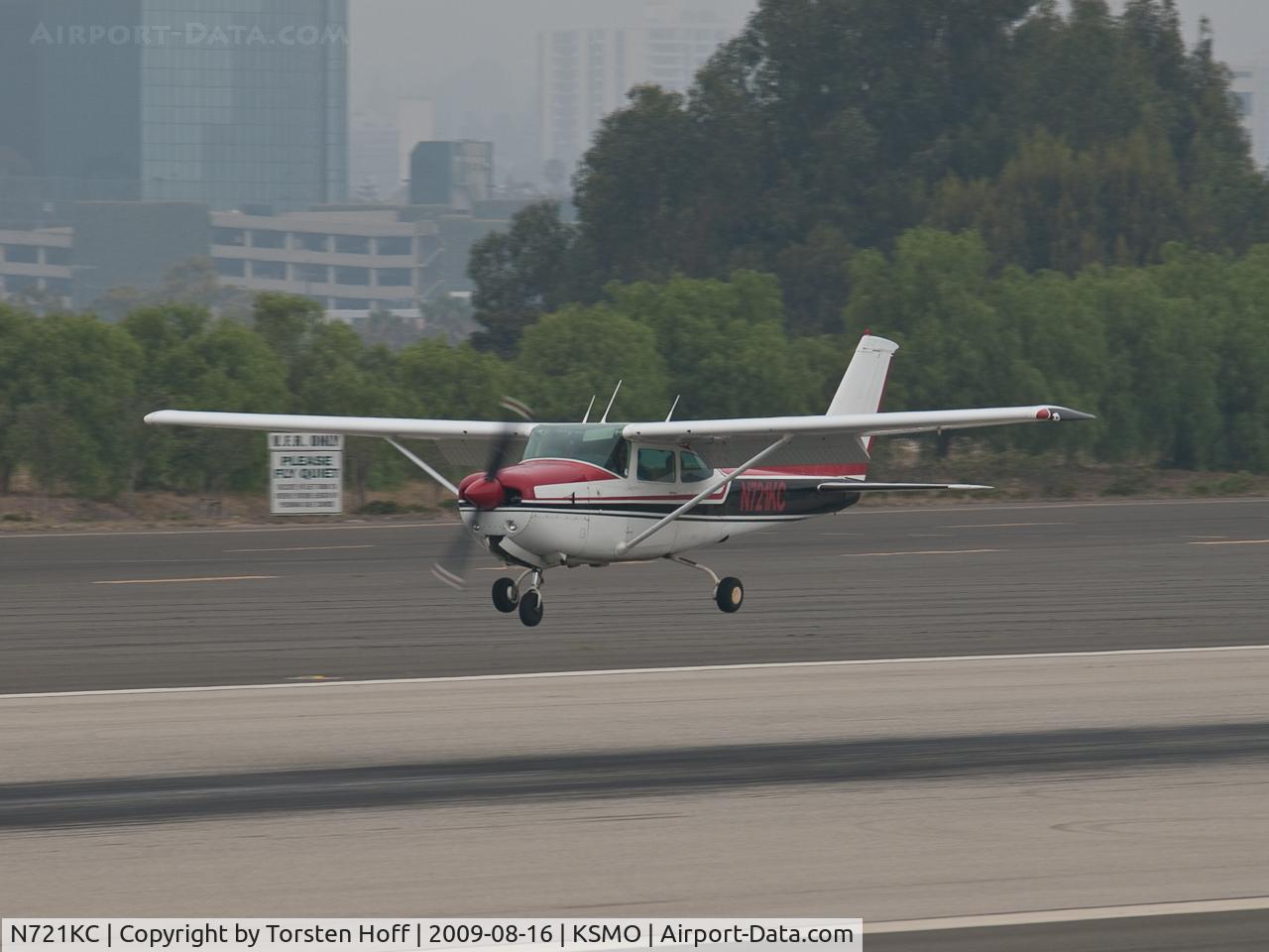 N721KC, 1977 Cessna R182 Skylane RG C/N R18200090, N721KC arriving on RWY 21