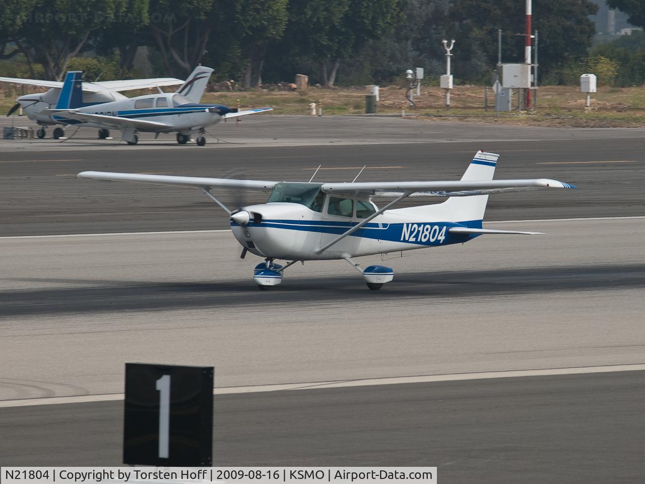 N21804, 1974 Cessna 172M C/N 17264026, N21804 departing from RWY 21