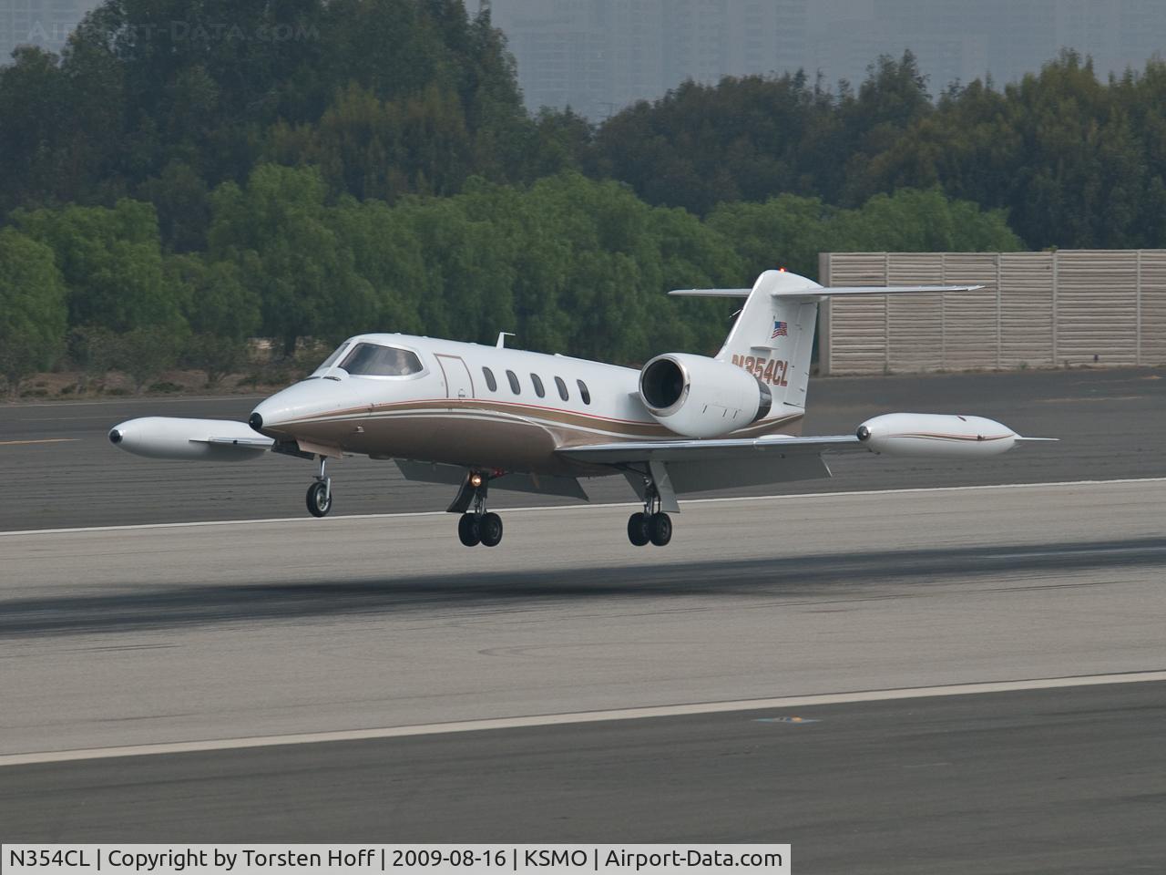 N354CL, 1982 Gates Learjet 35A C/N 493, N354CL arriving on RWY 21