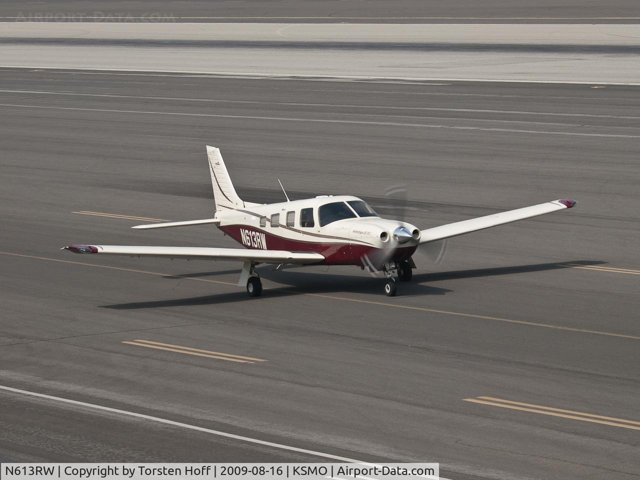 N613RW, 2002 Piper PA-32R-301T Turbo Saratoga C/N 3257295, N613RW taxiing