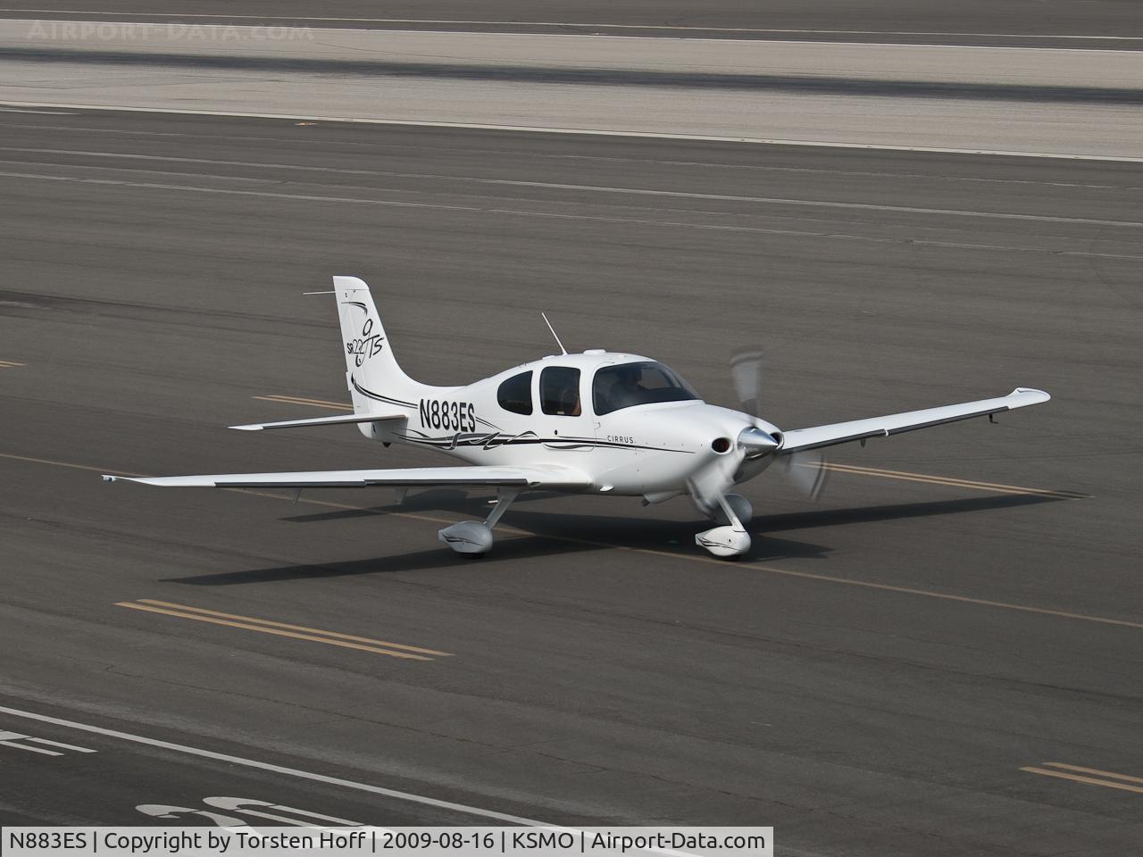 N883ES, 2006 Cirrus SR22 GTS C/N 2124, N883ES taxiing