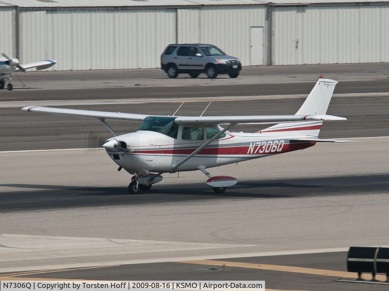 N7306Q, 1971 Cessna 182P Skylane C/N 18260946, N7306Q departing from RWY 21