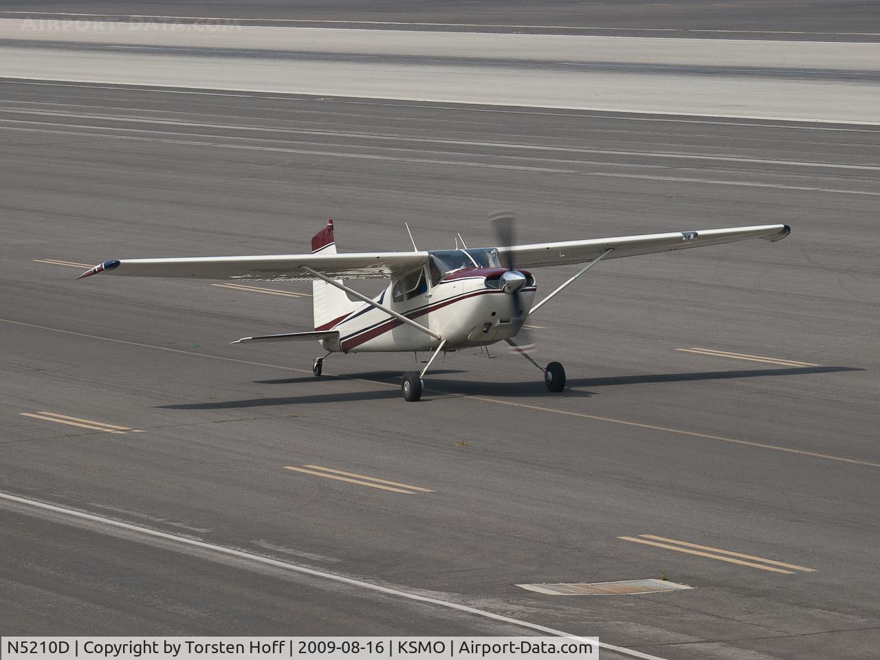 N5210D, 1957 Cessna 180A C/N 50108, N5210D taxiing